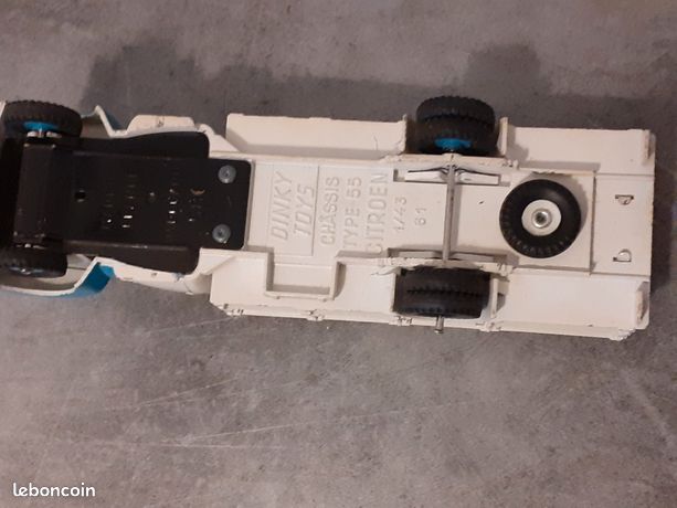 DINKY n°586 : CAMION CITROEN P55 Laitier - avec boîte d'origine