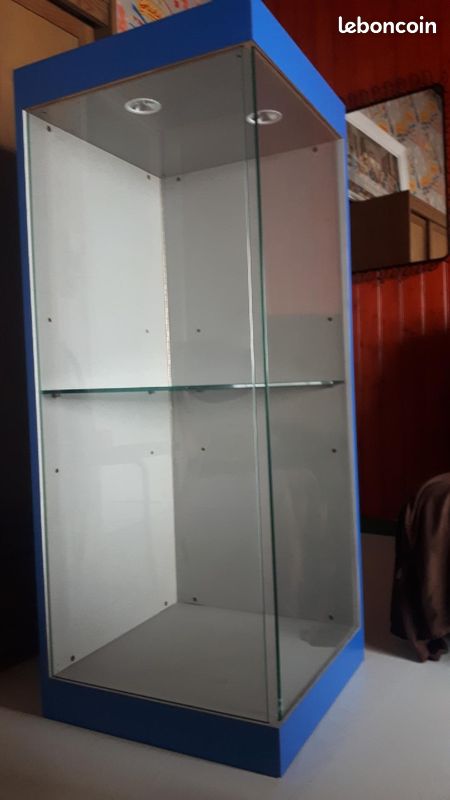 Vitrine en bois avec éclairage neuve (image 1)