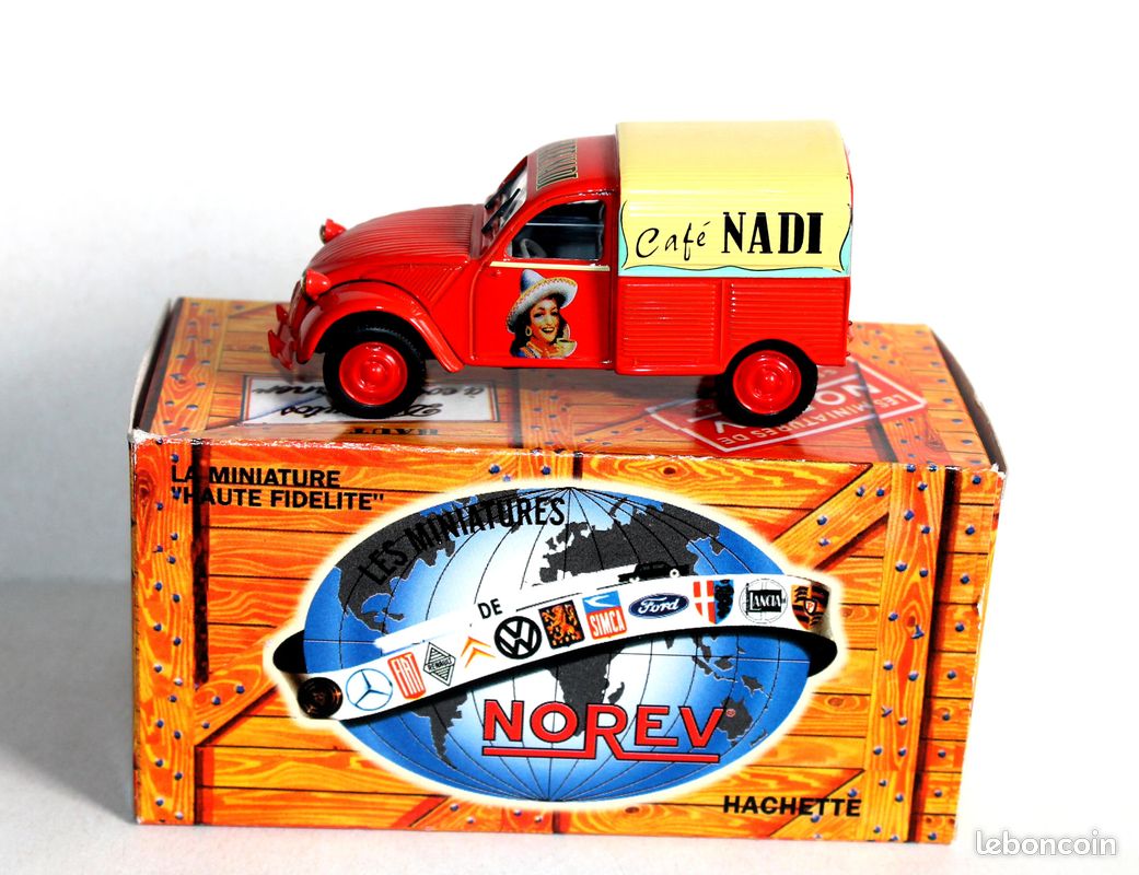Miniature Norev Citroën 2CV LUXE N 56 Série D – Rouge, échelle 1/43, Ancienne