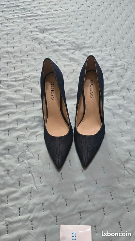 Chaussures Guess neuve en jean (image 6)