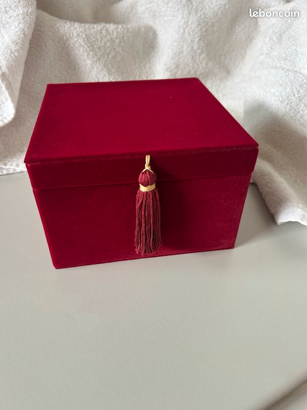 Boîte à bijoux Anne en velours rose. - Histoire de tribu