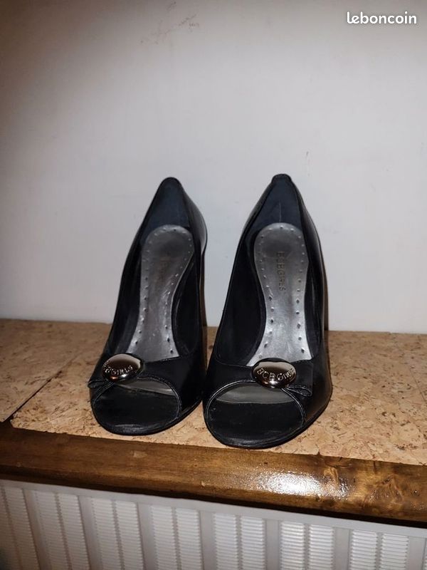 Talons BCBGirls Noir - Taille 8 (US) - Escarpins à Bout Pointu - Occasion, état Correct