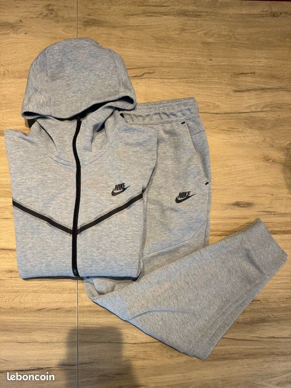 Ensemble Nike tech fleece taille M Vêtements - Main Image