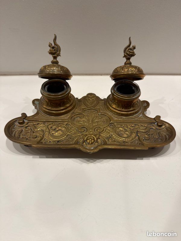 Encrier ancien en bronze ciselé (image 1)