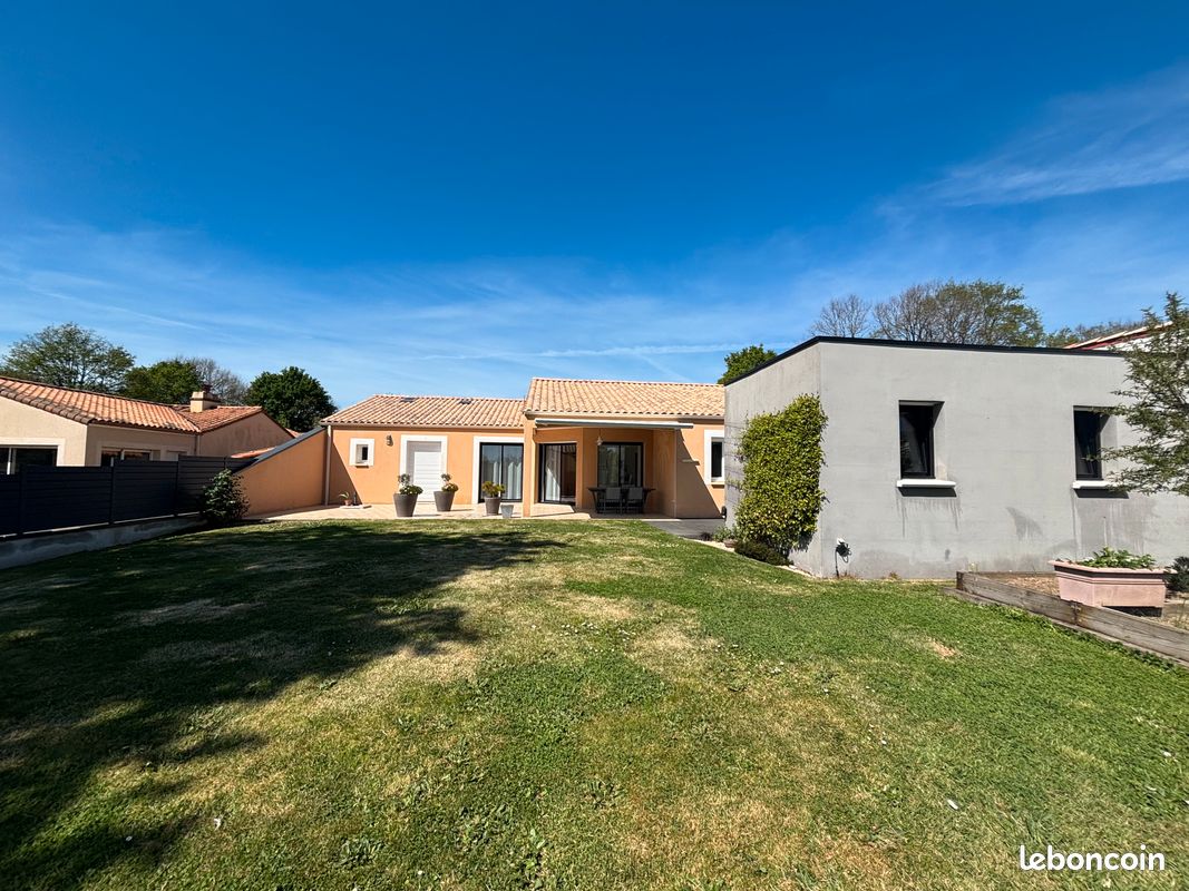 Maison 5 pièces 118 m² · à Dompierre-sur-Yon · 118 m² · 325 000 €