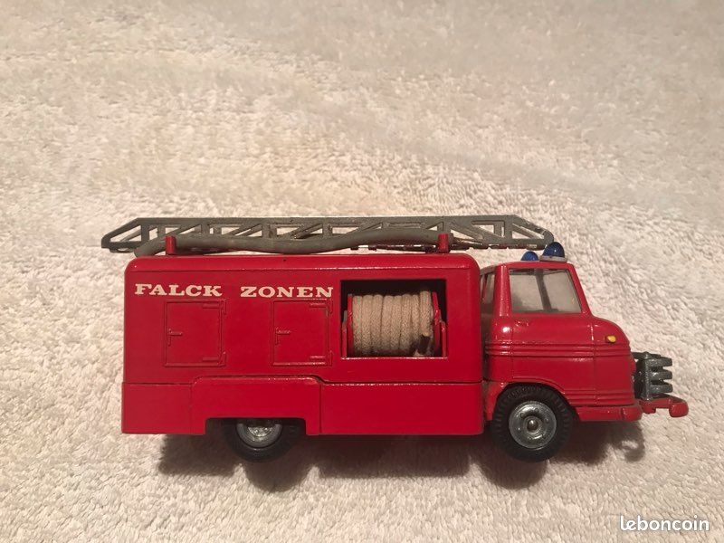 Le porteur camion pompier falk, un jouet disponible chez jouéclub