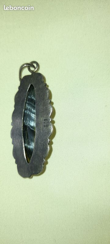 Medaillon en pierre labradoride et sertissage en argent (image 2)
