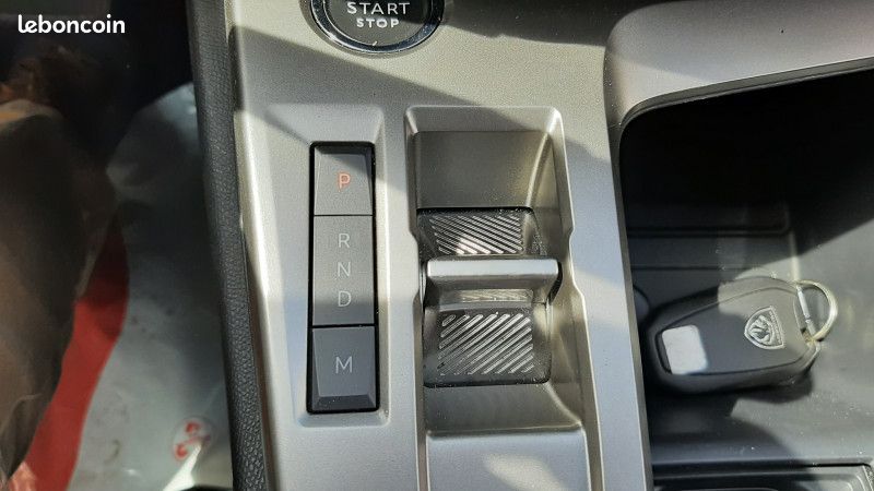 Peugeot 308 SW 1.2 HYBRID 136CH ALLURE E-DCS6 (image 17)