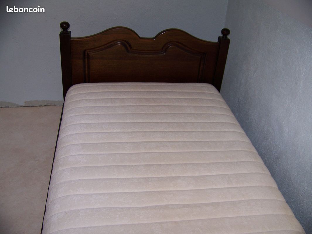 2 lits simples avec tables de nuit (image 3)