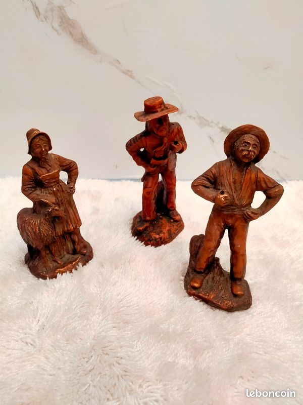 Lot de 3 statuettes personnages anciens (image 1)