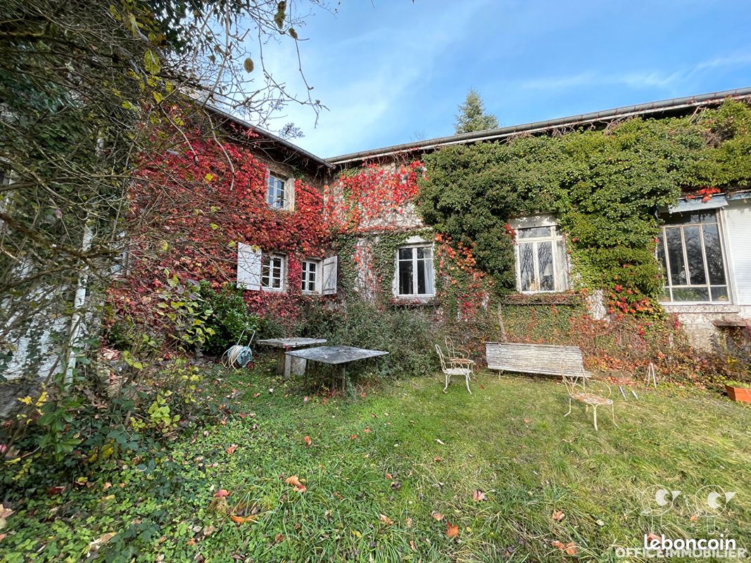 Maison 7 pièces 302 m² · à Pugey · 302 m² · 316 000 €