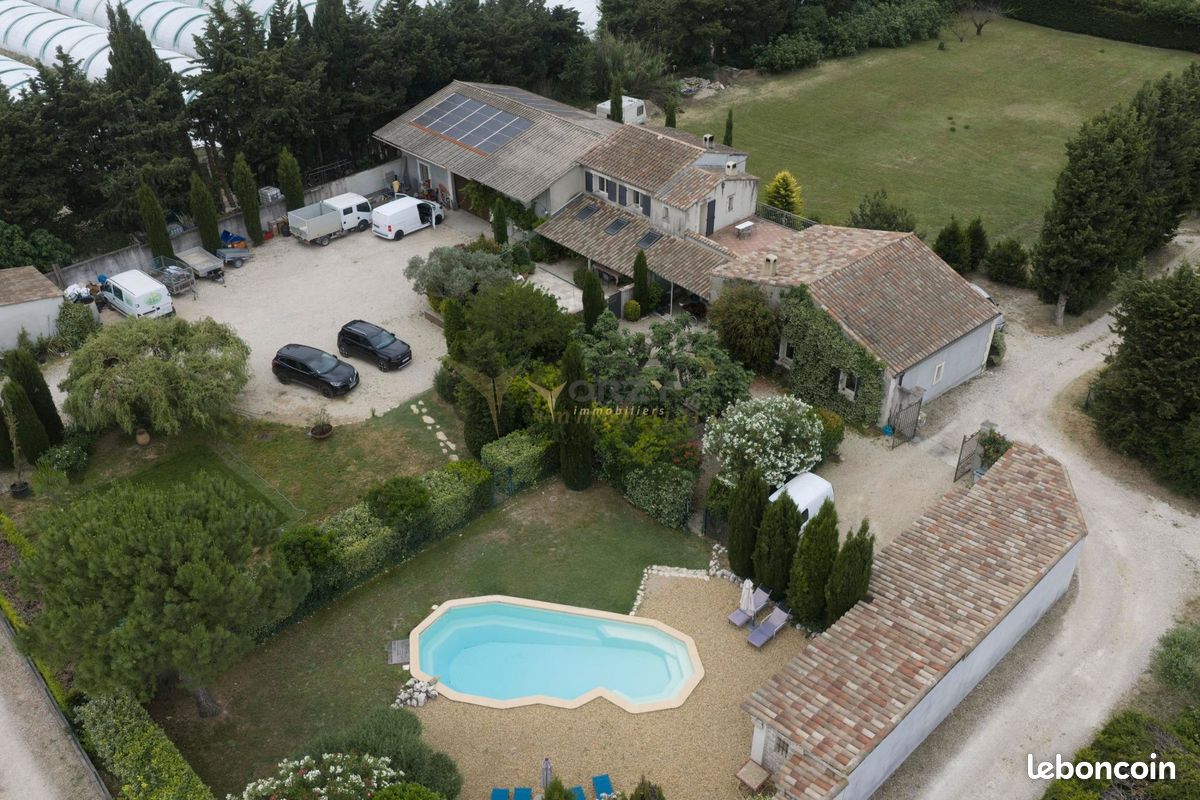 Maison 10 pièces 267 m² · à Eyragues · 267 m² · 1 480 000 €