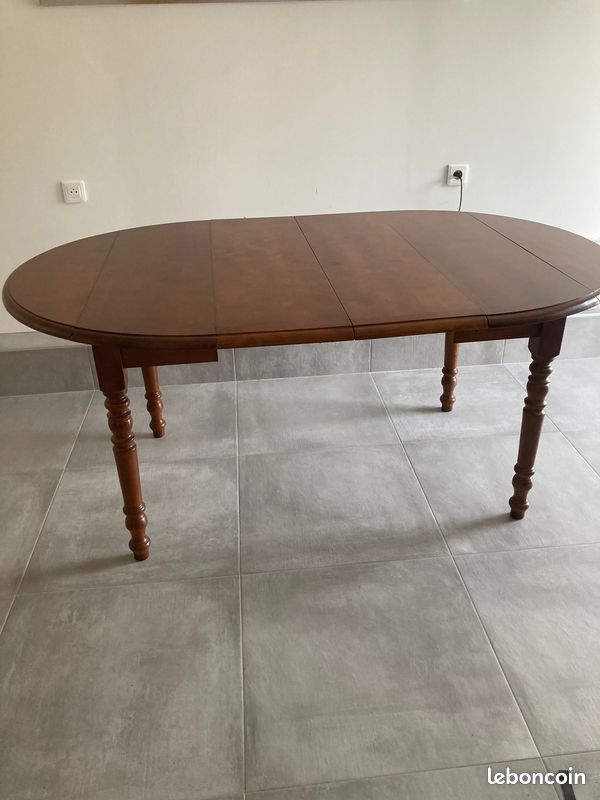 Table en merisier massif avec 2 rallonges. Excellent état (image 1)