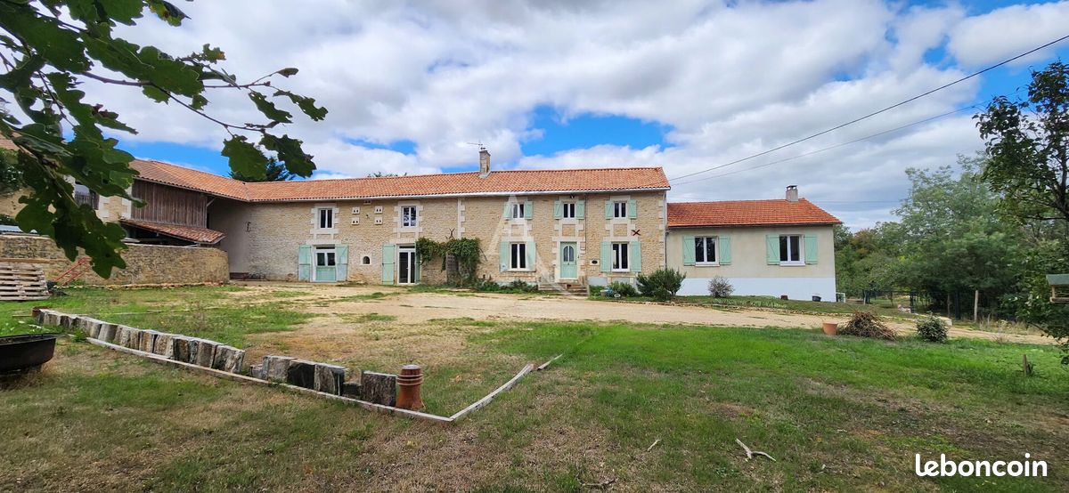 Maison 7 pièces 227 m² · à Iteuil · 227 m² · 399 000 €