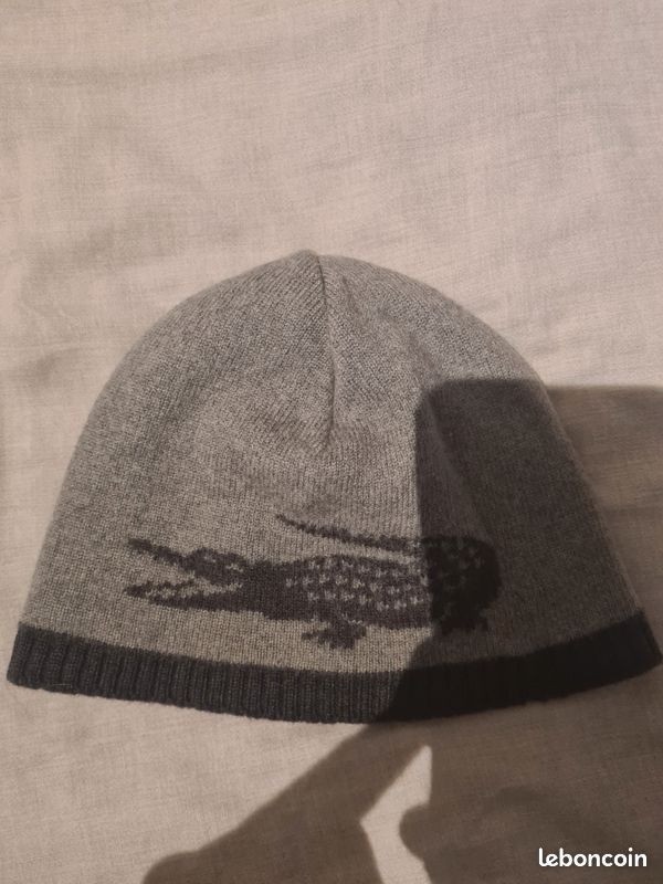 Bonnet Lacoste réversible Vêtements