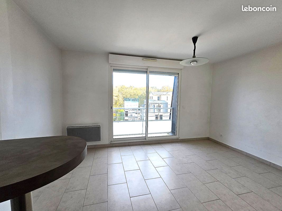 Appartement 1 pièce(s) 25 m²à louer Sainte-genevieve-des-bois