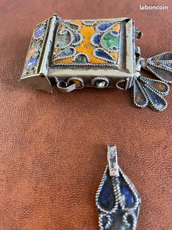 Pendentif Ethnique Berbère - Métal Argenté - Pierre Corail Et Turquoise - Vintage