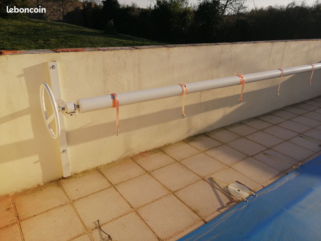 Bache d'hivernage et sécurité pour piscine avec son enrouleur (image 2)