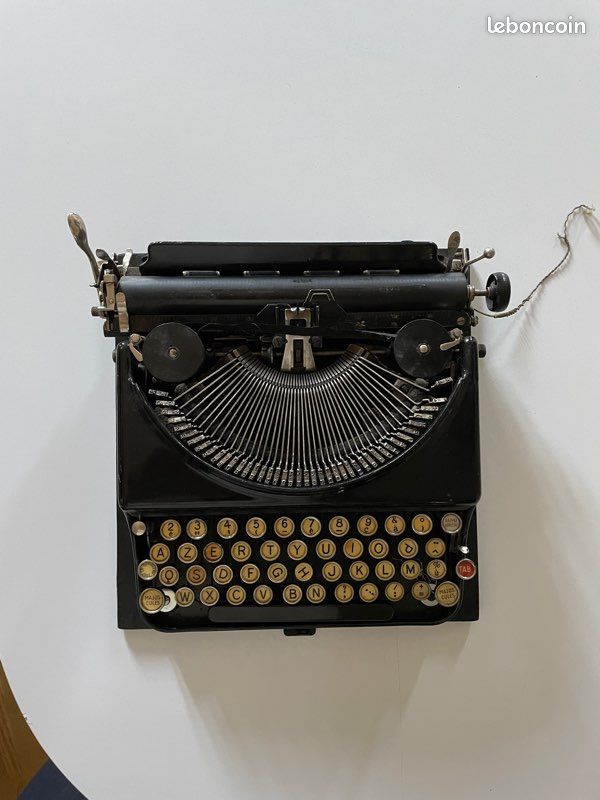 Machine à écrire ancienne (image 1)