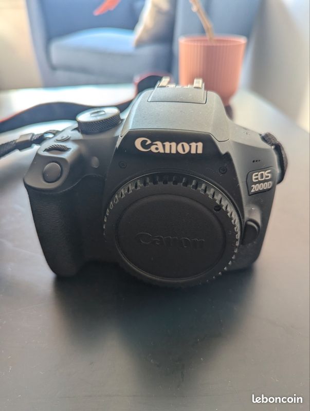 Appareil Photo Reflex Canon EOS 2000D + Objectif EF-S 18-55 mm f/3.5-5.6 IS II + Objectif EF 75-300 mm f/4-5.6 III + Sac de rangement (image 3)