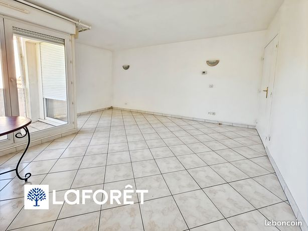https://img.leboncoin.fr/api/v1/lbcpb1/images/56/5d/b8/565db89a92c289a596ee0086a9980a95fce5417c.jpg?rule=ad-image