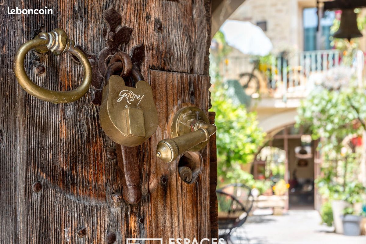 Maison 9 pièces 245 m² · à Aigues-Vives · 245 m² · 595 000 €