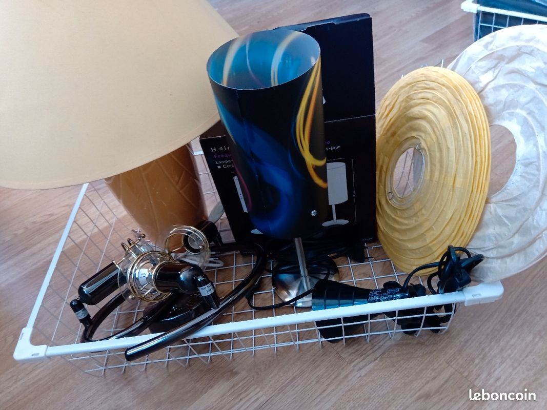 Lampes sur pied à accrocher ou plafond (image 1)
