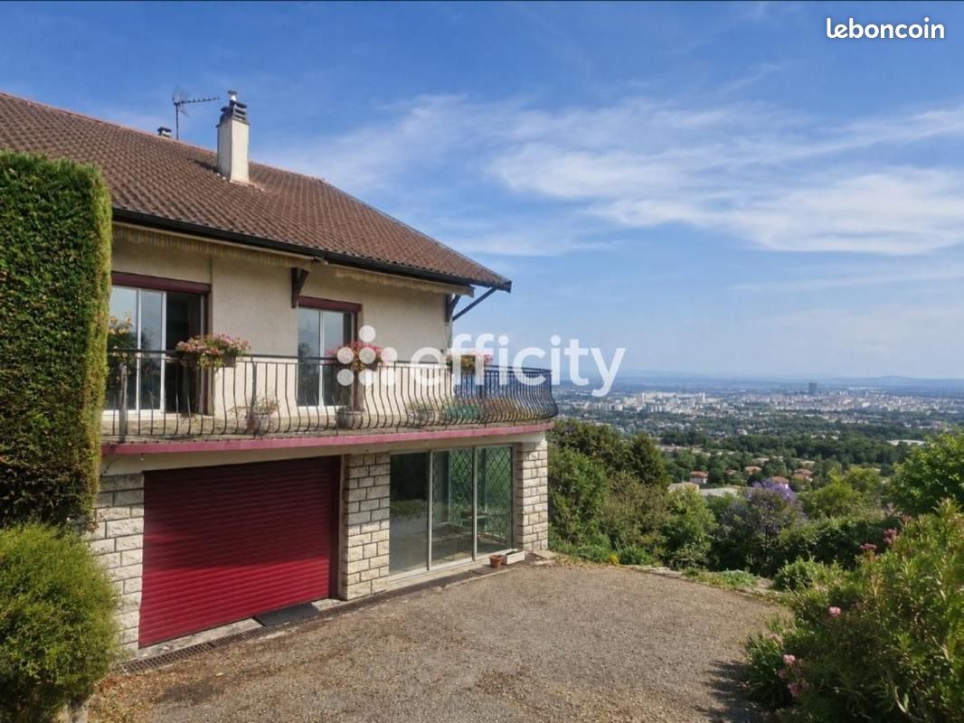 Maison 7 pièces 220 m² · à Rillieux-la-Pape · 220 m² · 690 000 €