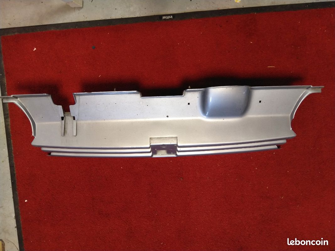Calandre PEUGEOT 405 Phase 2 Référence 9256032480A - Occasion, Fonctionnelle