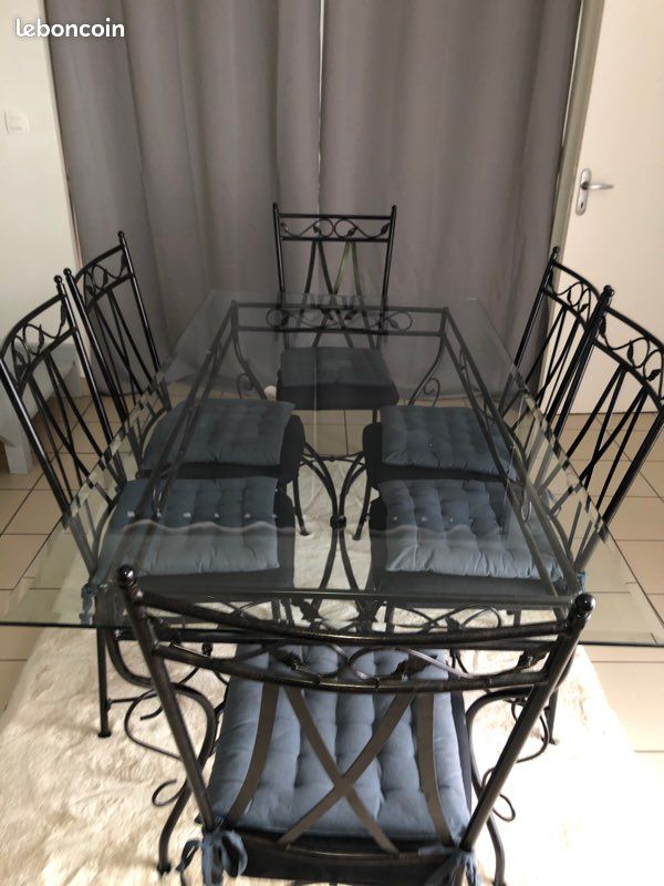 Table en verre (image 1)