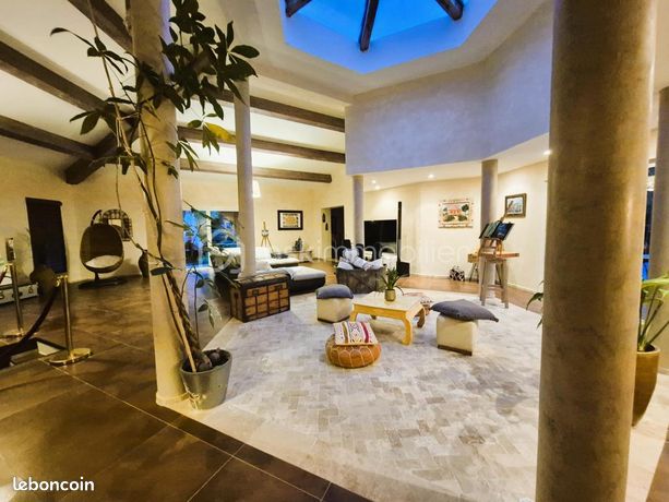 Maison 8 pièces 330 m²