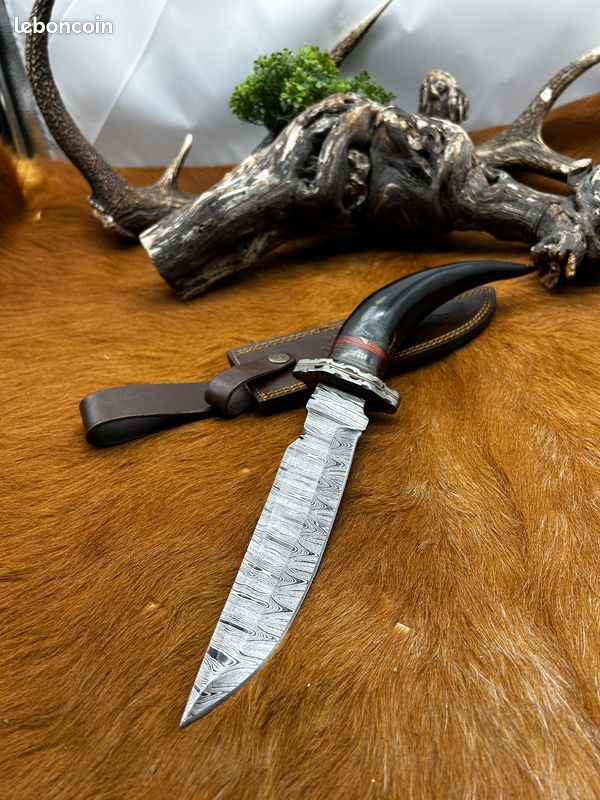Couteau Bowie Gravure Dragon - Acier 440 - étui Inclus - Occasion