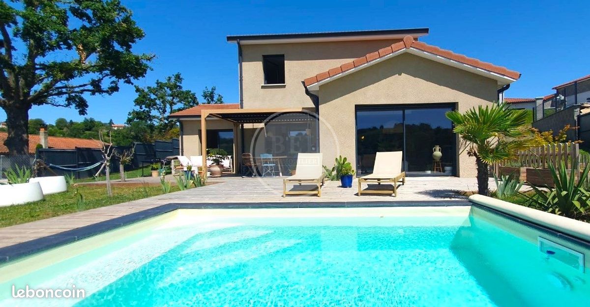 Maison 5 pièces 94 m² · à Chambost-Longessaigne · 94 m² · 315 000 €