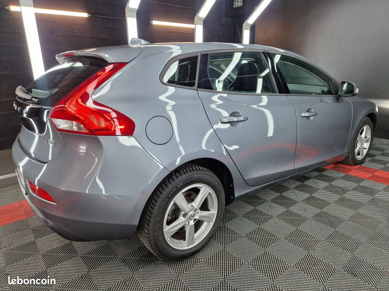 Volvo V40 D2 120CH BVA KINETIC * BLUETOOTH * XENON * RADAR (image 5)