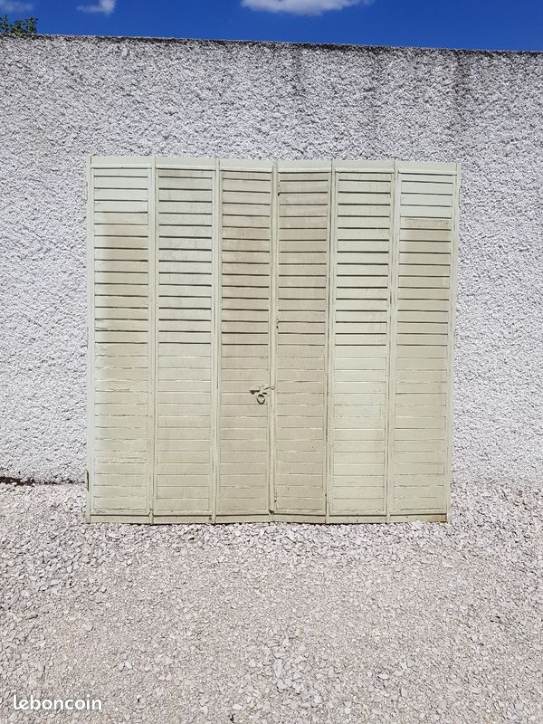 Volets persiennes entourage metal et lames en bois (image 1)