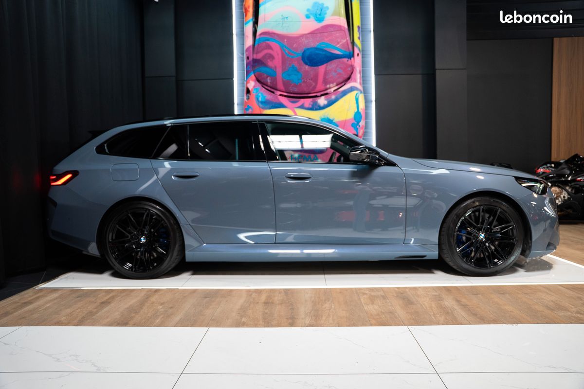 BMW M5 Touring G99 – Storm Bay | Bowers & Wilkins | Iconic Glow | Toit Panoramique | 12 500 km | Immat France | (image 2)