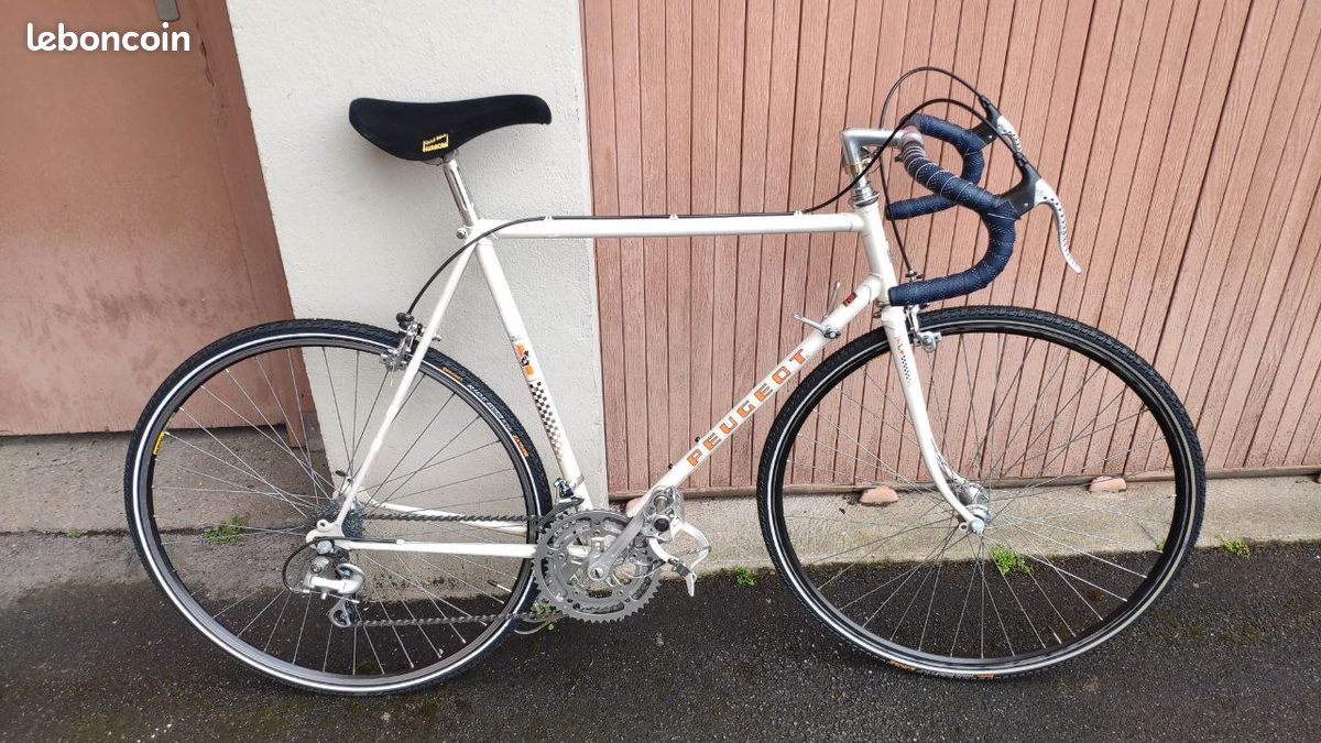 Vélo de course Peugeot 1985 (D'occasion) à Gampelen pour CHF 200