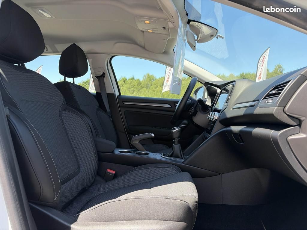 RENAULT MEGANE IV Estate 1.5 dCi 115 ch Evolution (image 10)