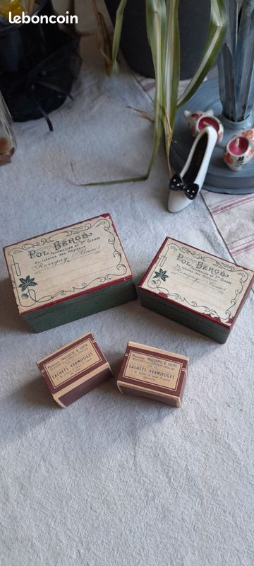Boîtes pharmaceutiques anciennes (image 1)