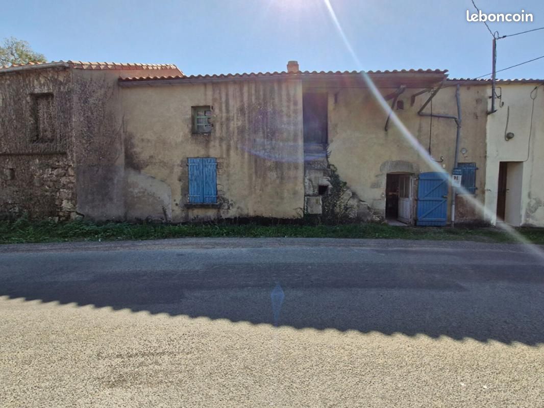 Maison 4 pièces 100 m² · à Saint-Étienne-du-Bois · 100 m² · 90 000 €