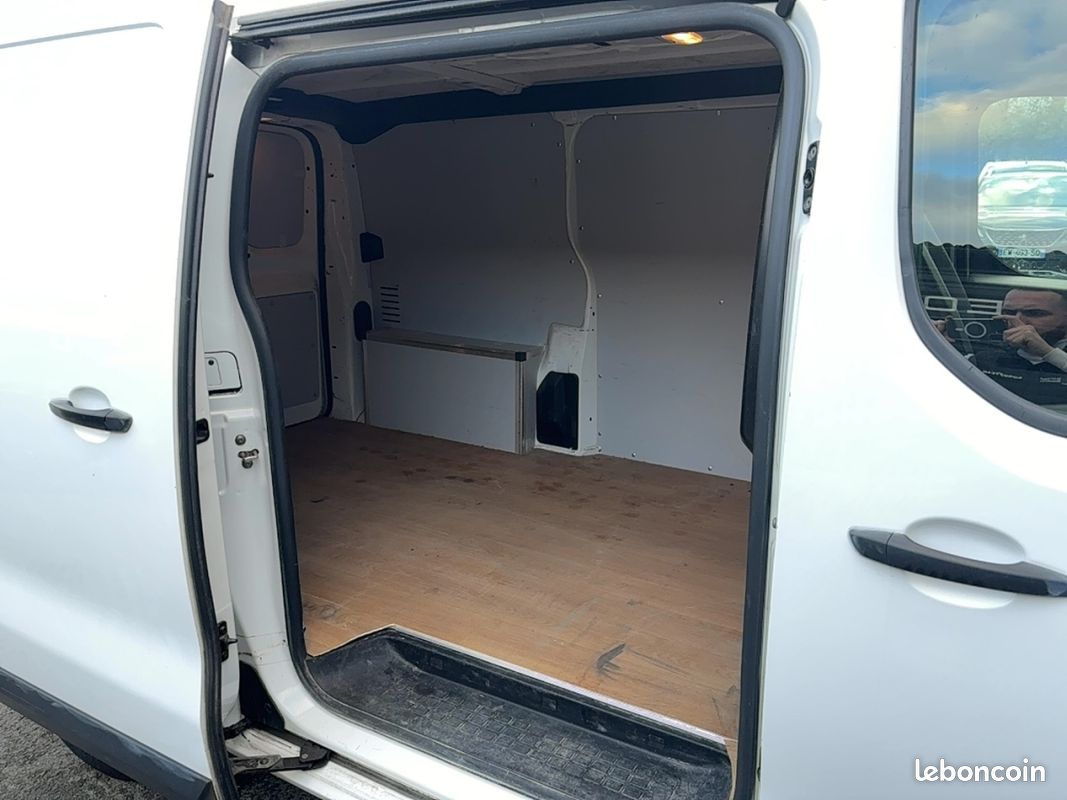 Peugeot Expert (3) 1.5 BLUEHDI 120 STANDARD PREMIUM (image 4)