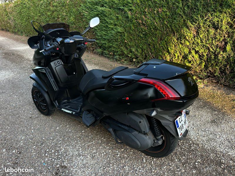 Peugeot Métropolis 400 Black Édition (image 3)