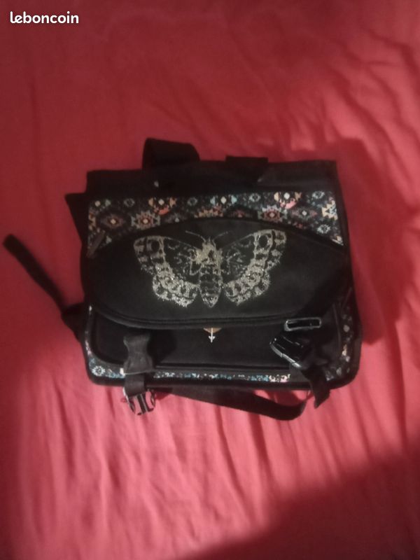 Cartable noir et argenté (image 1)