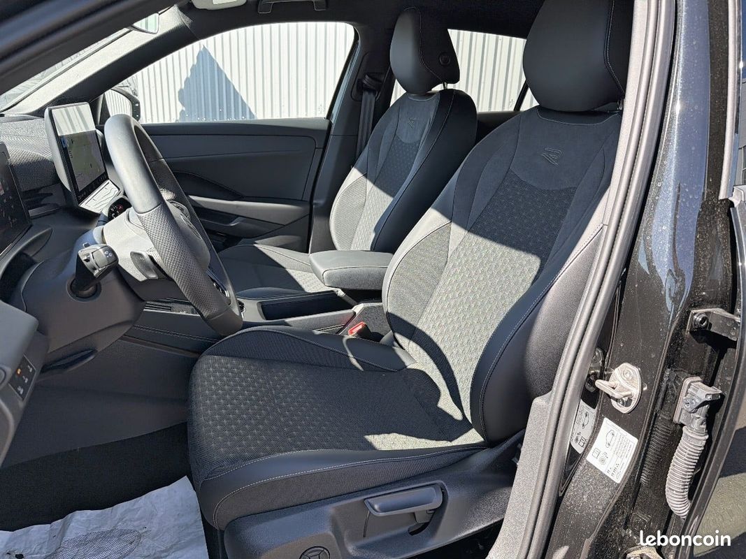 VOLKSWAGEN T-Roc 1.5 eTSI EVO2 Hybrid 150 ch DSG7 R-Line (image 16)
