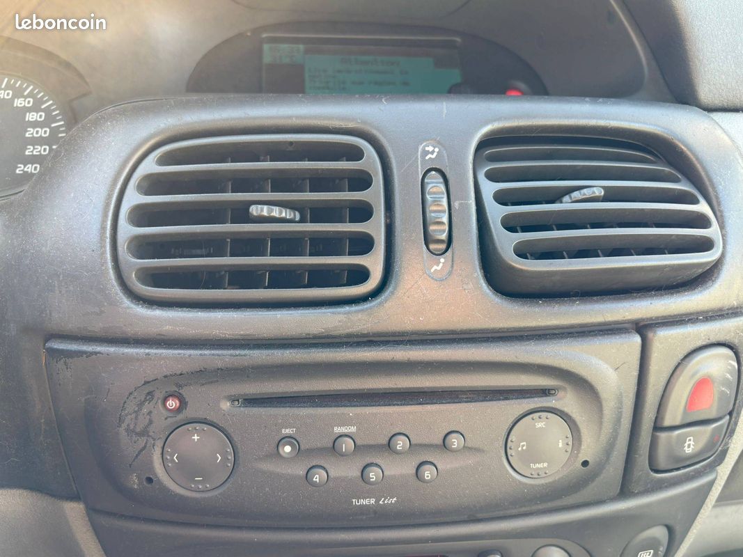 RENAULT Scenic 1.9 dCi 120 Pack Expression (image 29)