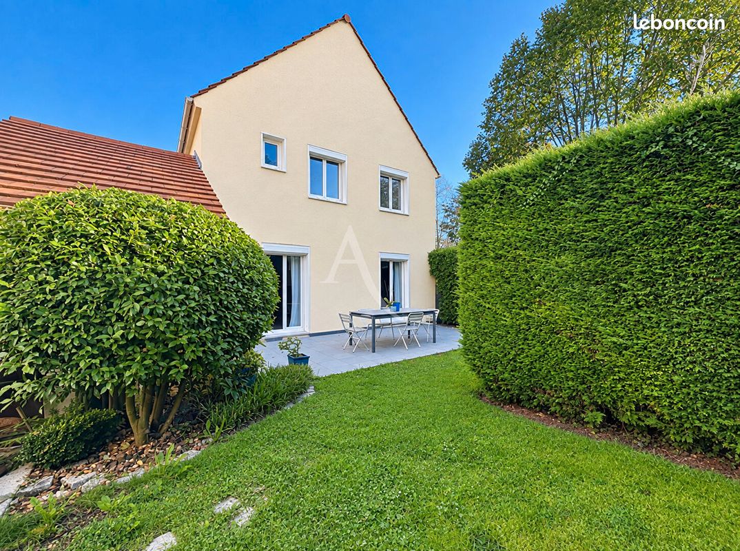 Maison 6 pièces 105 m² · à Jouy-le-Moutier · 105 m² · 379 900 €
