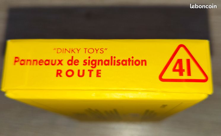 Lot de 2 boites de panneaux ville & route DINKY TOYS # 40