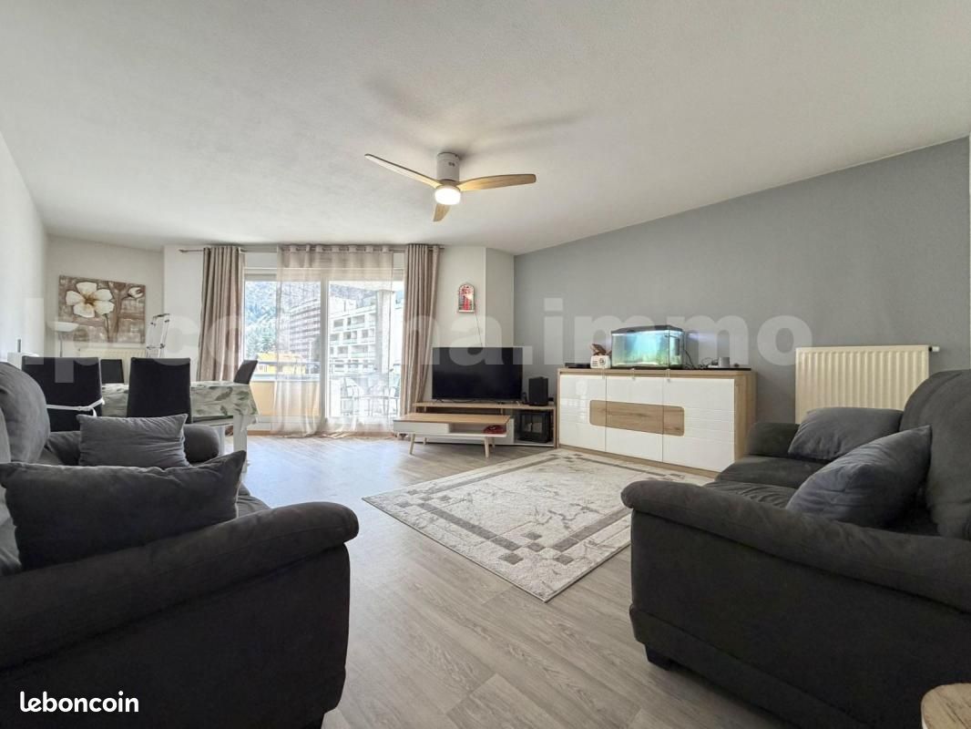 Appartement 4 pièces 94 m² · à Cluses · 94 m² · 210 000 €