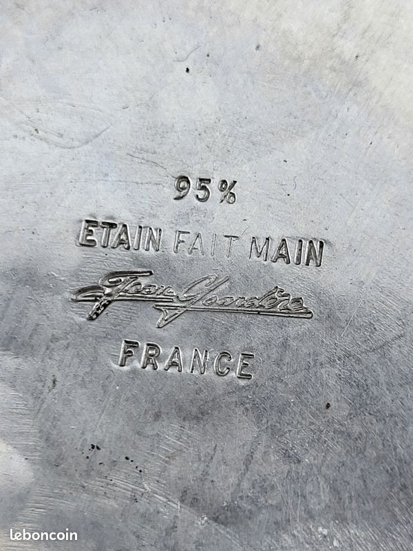 Petit broc en étain jg (jean goardère