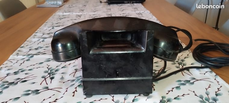 Ancien téléphone en bakélite à partir de 1940 - 1950 Photo Stock - Alamy